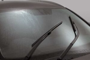 Tanda Wiper Mobil Sudah Harus Diganti